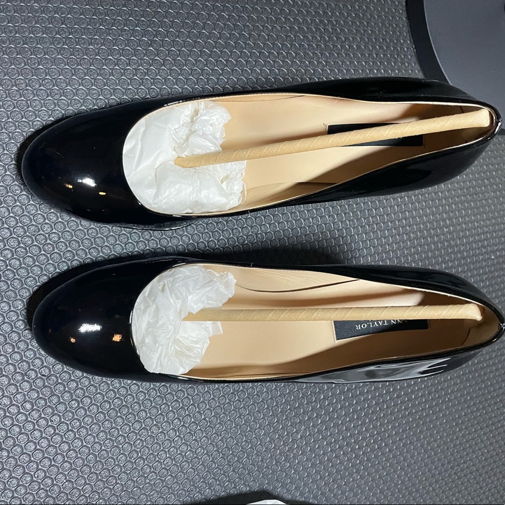 Ann Taylor Black Patent Leather Pumps